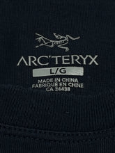 Carregar imagem no visualizador da galeria, vintage Arcteryx t-shirt {M-L}
