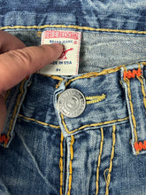 Carregar imagem no visualizador da galeria, vintage True Religion jeans {L-XL}
