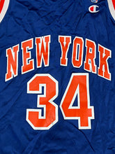 Cargar imagen en el visor de la galería, vintage Champion New York OAKLEY 34 jersey {M}
