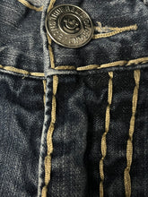 Cargar imagen en el visor de la galería, vintage True Religion jeans {L-XL}
