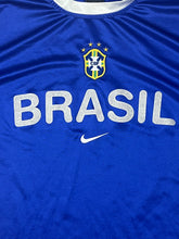 Cargar imagen en el visor de la galería, vintage Nike Brasil “spell out” jersey {L}
