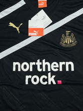 Lade das Bild in den Galerie-Viewer, vintage Puma Newcastle United 2011-2012 3rd jersey DSWT {M-L}
