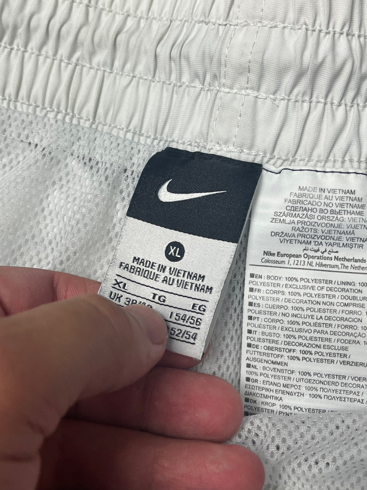 white vintage Nike shorts {XL}