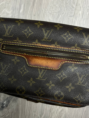 vintage Louis Vuitton slingbag