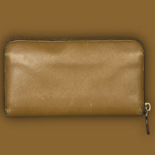 Lade das Bild in den Galerie-Viewer, vintage Prada wallet
