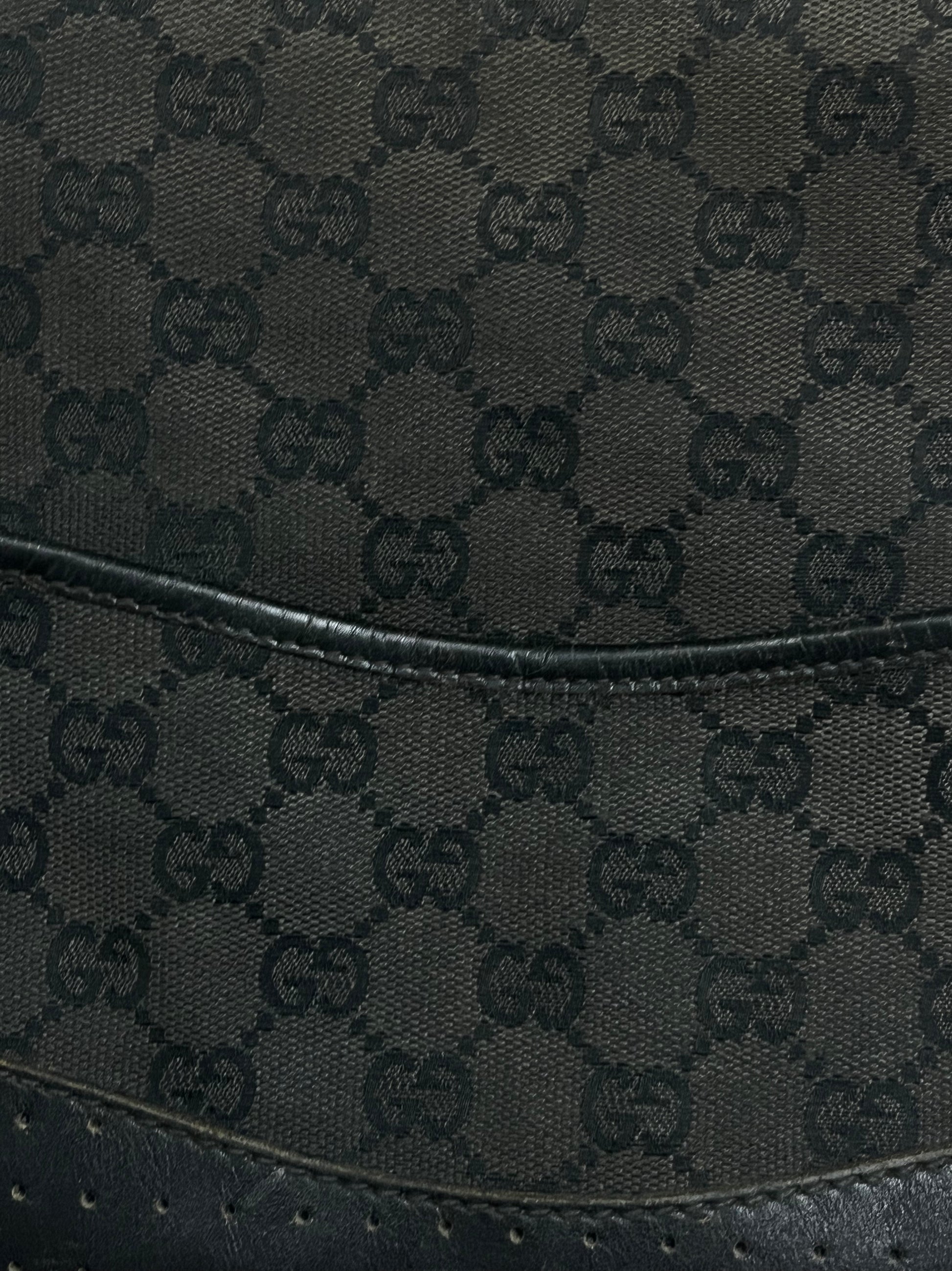 vintage Gucci slingbag