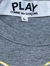Lade das Bild in den Galerie-Viewer, vintage Comme des Garçons t-shirt {M-L}
