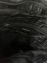Charger l&#39;image dans la galerie, vintage Prada slingbag
