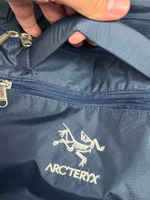 Carica l&#39;immagine nel visualizzatore di Gallery, vintage ARCTERYX backpack
