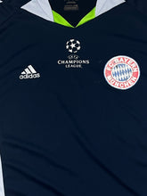 Carica l&#39;immagine nel visualizzatore di Gallery, vintage Adidas Fc Bayern Munich trainingsjersey UCL {L}
