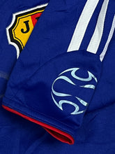 Carregar imagem no visualizador da galeria, vintage Adidas Japan 2006 home jersey + signature {M-L}

