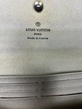 Carregar imagem no visualizador da galeria, vinatge Louis Vuitton wallet
