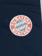 Lade das Bild in den Galerie-Viewer, vintage Adidas Fc Bayern Munich trainingsjersey UCL {L}
