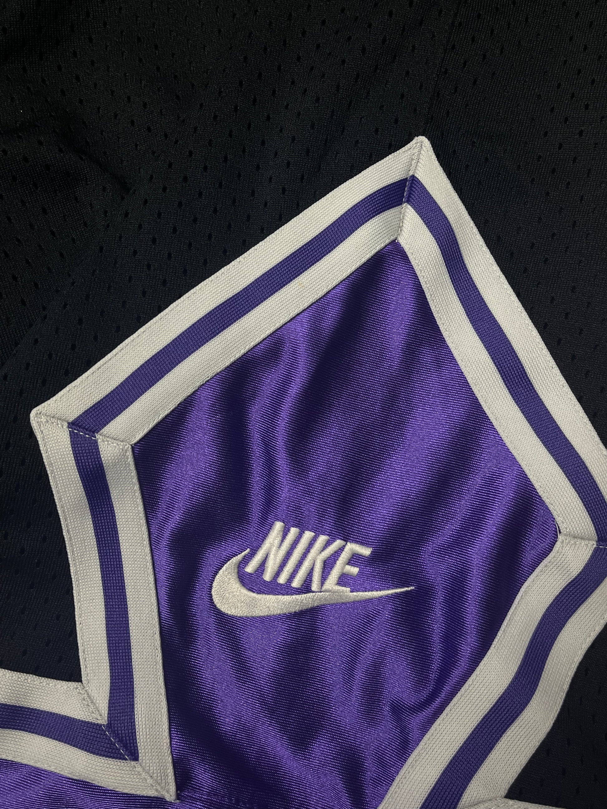 vintage Nike basketball shorts {L}