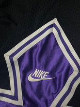 Load image into Gallery viewer, vintage Nike basketball shorts {L}

