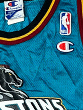 Cargar imagen en el visor de la galería, vintage Champion Pistons HILL 33 jersey {M}
