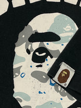 Carregar imagem no visualizador da galeria, vintage BAPE a bathing ape t-shirt
