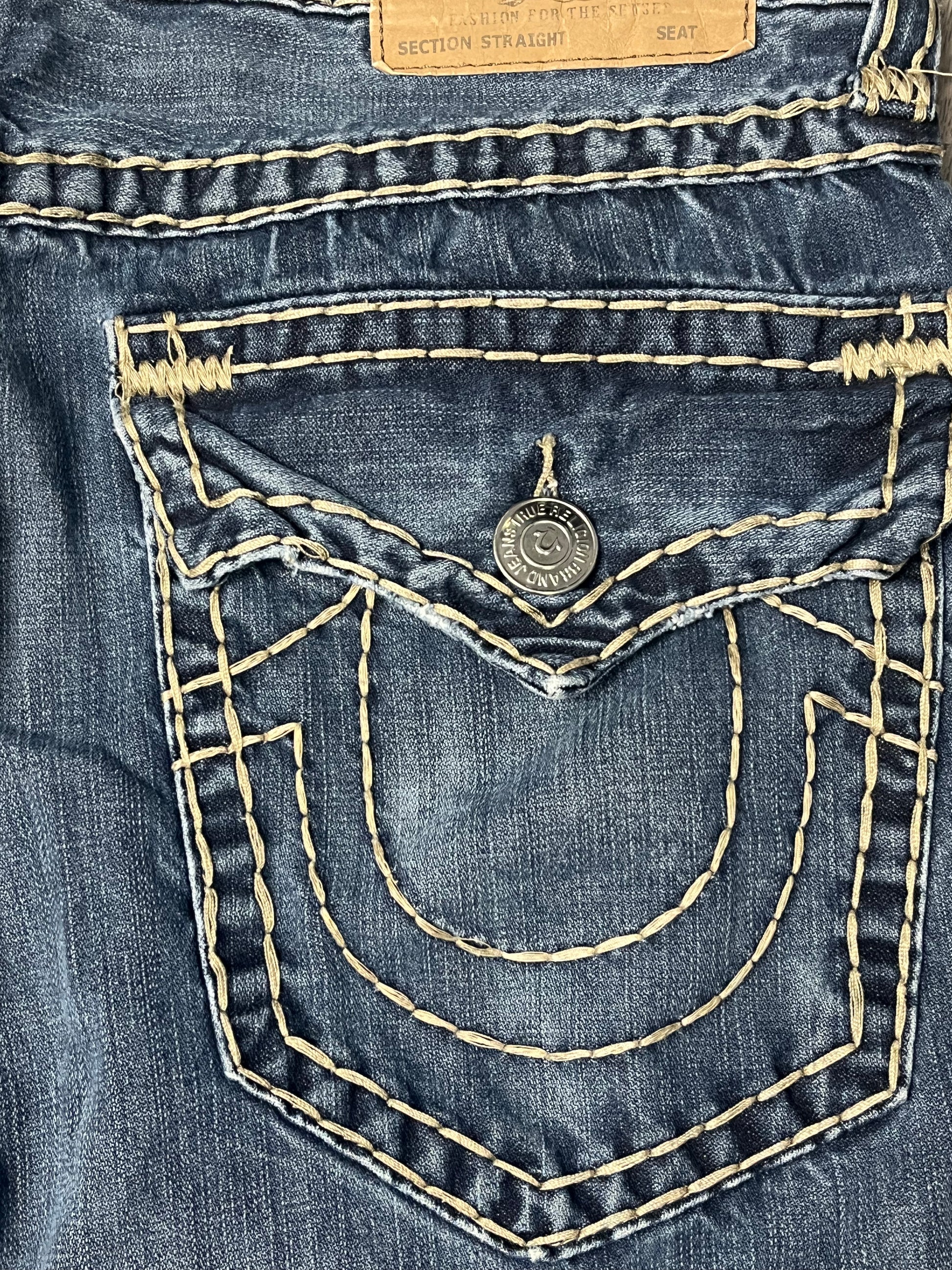 vintage True Religion jeans {L-XL}