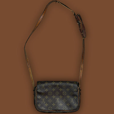 vintage Louis Vuitton slingbag