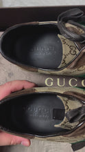 Carregar e reproduzir vídeo no visualizador da galeria, vintage Gucci sneaker {43}
