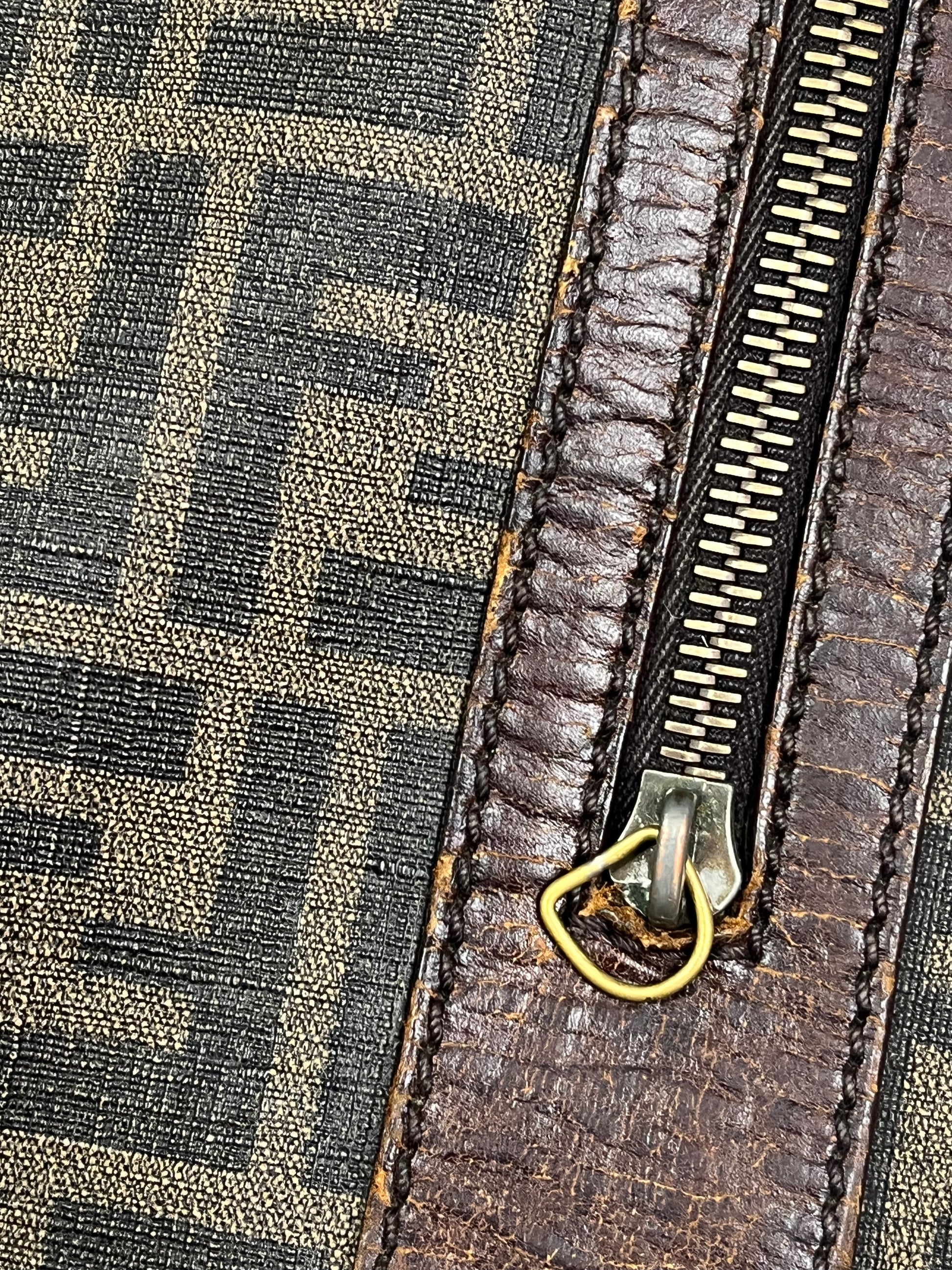 vintage Fendi slingbag