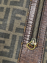 Load image into Gallery viewer, vintage Fendi slingbag
