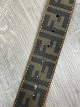 Lade das Bild in den Galerie-Viewer, vintage Fendi belt
