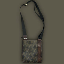 Carregar imagem no visualizador da galeria, vintage Fendi slingbag
