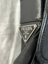 Lade das Bild in den Galerie-Viewer, vintage Prada sling bag
