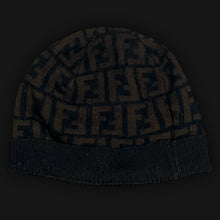 Lade das Bild in den Galerie-Viewer, vintage Fendi beanie
