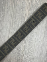 Charger l&#39;image dans la galerie, vintage Fendi reversible belt
