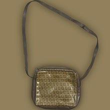 Cargar imagen en el visor de la galería, vintage Fendi slingbag
