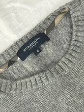 Carregar imagem no visualizador da galeria, vintage Burberry London knitted sweater Burberry
