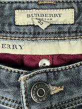 Charger l&#39;image dans la galerie, vintage Burberry jeans Burberry
