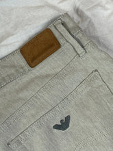 Lade das Bild in den Galerie-Viewer, vintage Emporio Armani jeans beige Emporio Armani
