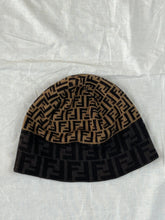 Lade das Bild in den Galerie-Viewer, vintage Fendi beanie Fendi
