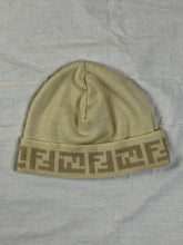 Lade das Bild in den Galerie-Viewer, vintage Fendi beanie Fendi
