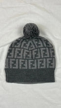 Carica l&#39;immagine nel visualizzatore di Gallery, vintage Fendi bobble hat Fendi
