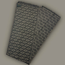 Carregar imagem no visualizador da galeria, vintage Fendi foulard Fendi
