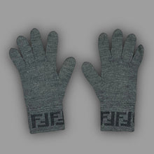 Carregar imagem no visualizador da galeria, vintage Fendi gloves Fendi
