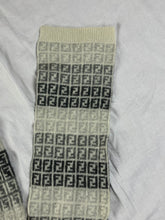 Carregar imagem no visualizador da galeria, vintage Fendi scarf Fendi
