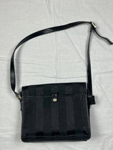 Cargar imagen en el visor de la galería, vintage Fendi sling bag Fendi
