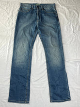 Carregar imagem no visualizador da galeria, vintage Lacoste jeans Lacoste

