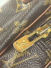 Carica l&#39;immagine nel visualizzatore di Gallery, vintage Louis Vuitton amazon sling bag Louis Vuitton
