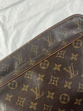 Carica l&#39;immagine nel visualizzatore di Gallery, vintage Louis Vuitton sling bag Louis Vuitton
