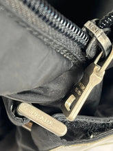Carica l&#39;immagine nel visualizzatore di Gallery, vintage Prada handbag Prada
