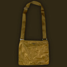 Carregar imagem no visualizador da galeria, vintage Prada sling bag Prada
