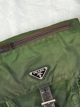 Lade das Bild in den Galerie-Viewer, vintage Prada sling bag Prada
