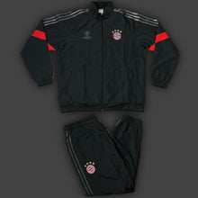 Cargar imagen en el visor de la galería, vintage Adidas Fc Bayern Munich UCL tracksuit {XL} - 439sportswear
