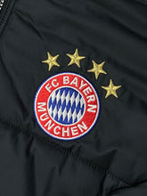 Carica l&#39;immagine nel visualizzatore di Gallery, vintage Adidas Fc Bayern Munich winterjacket {M} - 439sportswear
